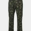 Redefined Rebel BAILEY - Cargo Trousers - Camo
