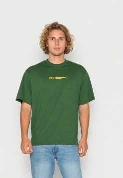 Redefined Rebel JESPER TEE UNISEX - Print T-shirt - Greener Pastures